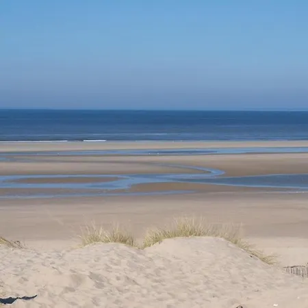 Les Pieds Dans L'eau ! Апартаменты *